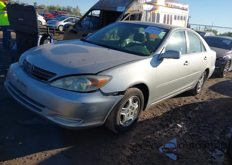 2002 Toyota Camry Le V6 z USA, uszkodzony, nr VIN 4T1BF32KX2U017970
